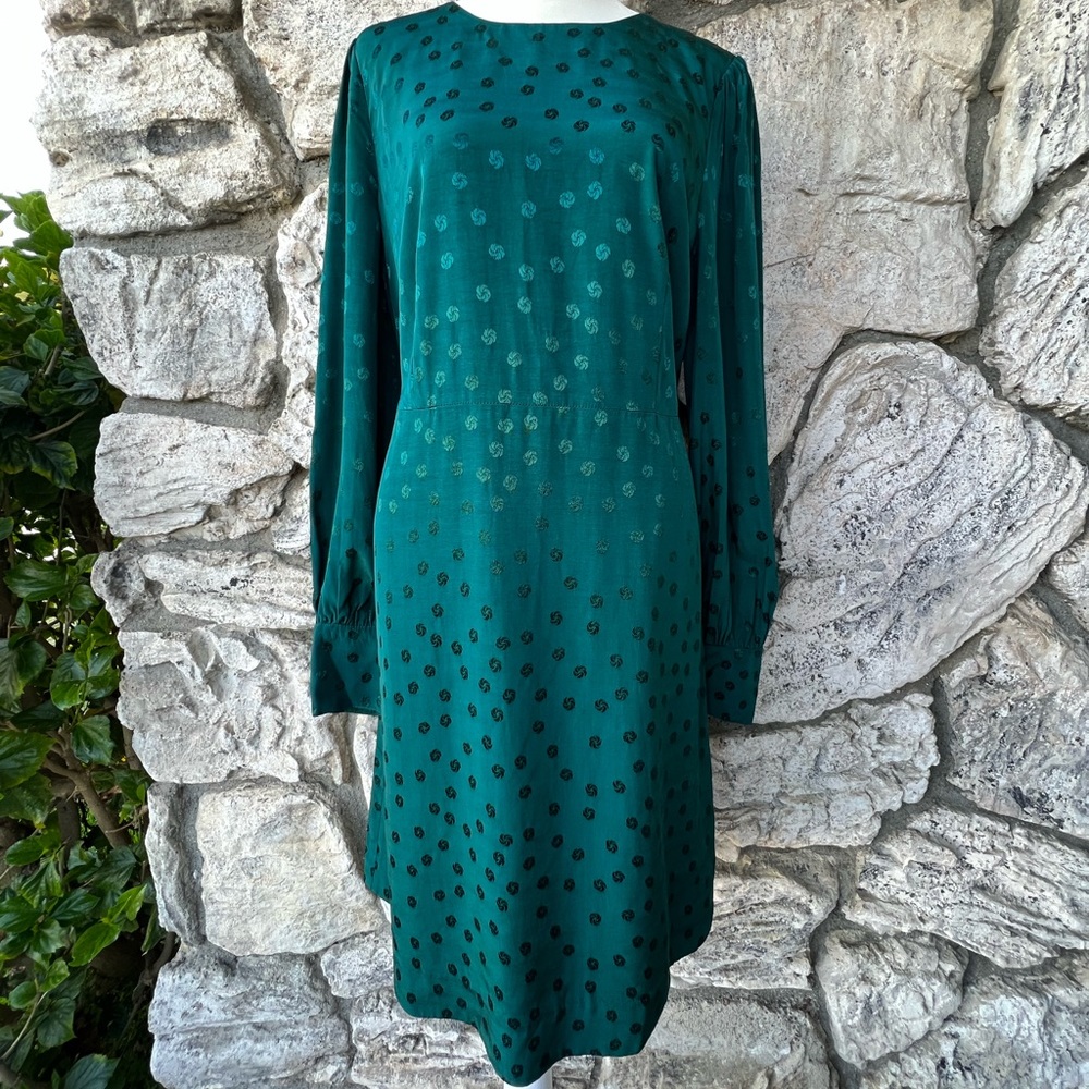 NWT J. Crew Shift dress in jacquard floral dot Size 12
Item AR644